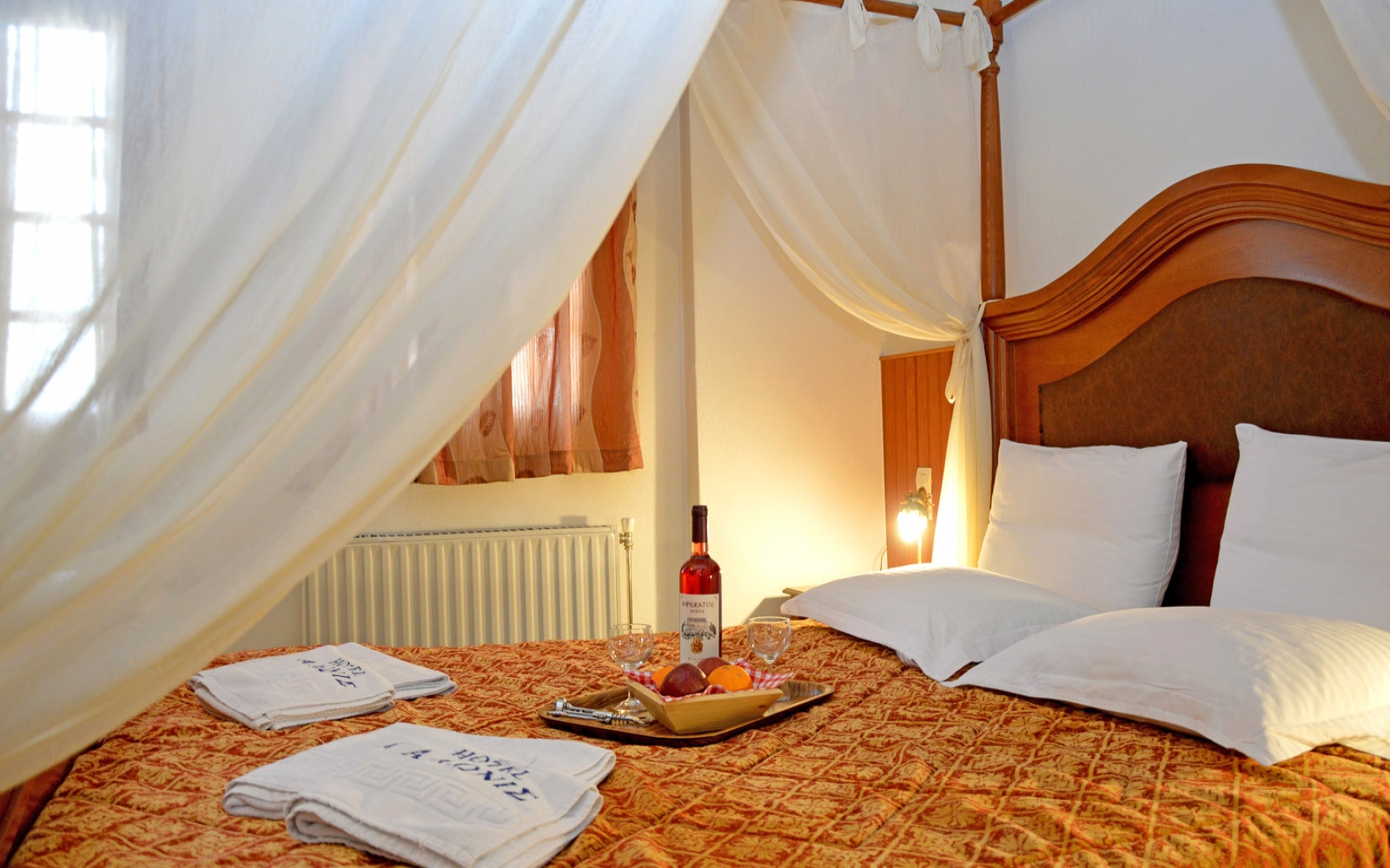 Deluxe Double with fireplace and hydromassage tub